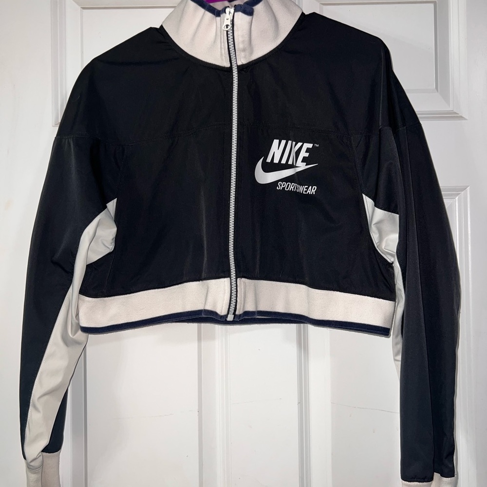 Nike cropped jacket, size S, barely worn